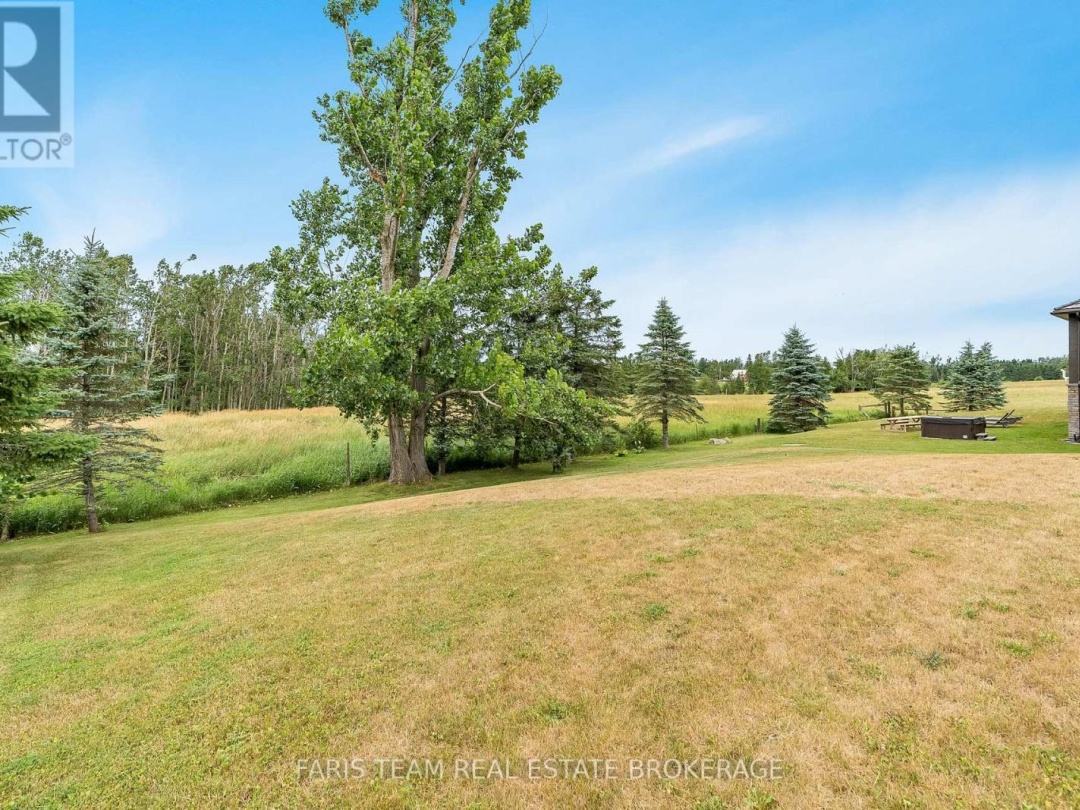 520 HORSESHOE VALLEY ROAD E, 
