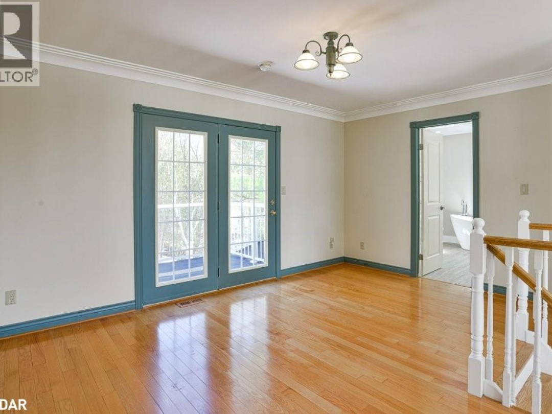 1390 WARMINSTER Sideroad, 