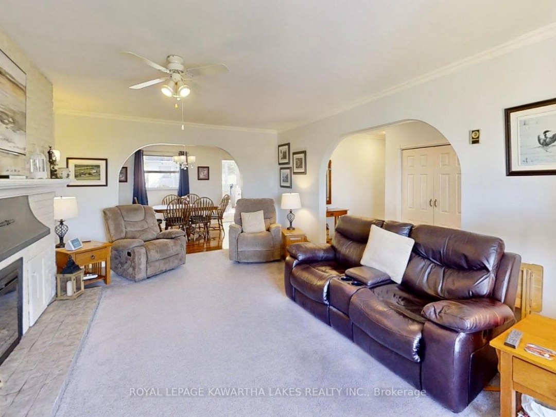 835 Cedar Glen Road, Sturgeon Lake
