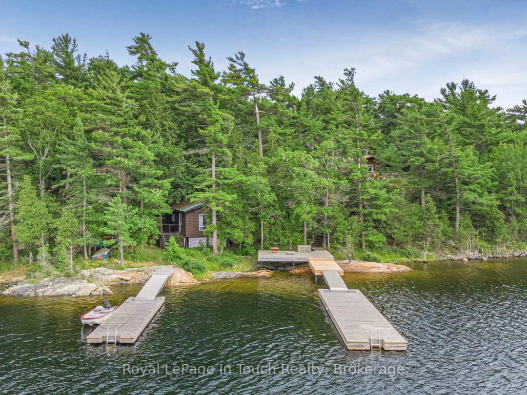 B207 10 Wahsoune Island, Georgian Bay