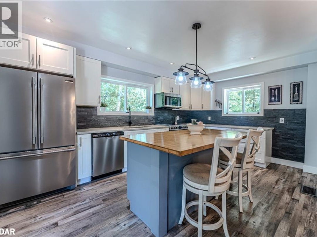 36 MEADOWS Avenue, 