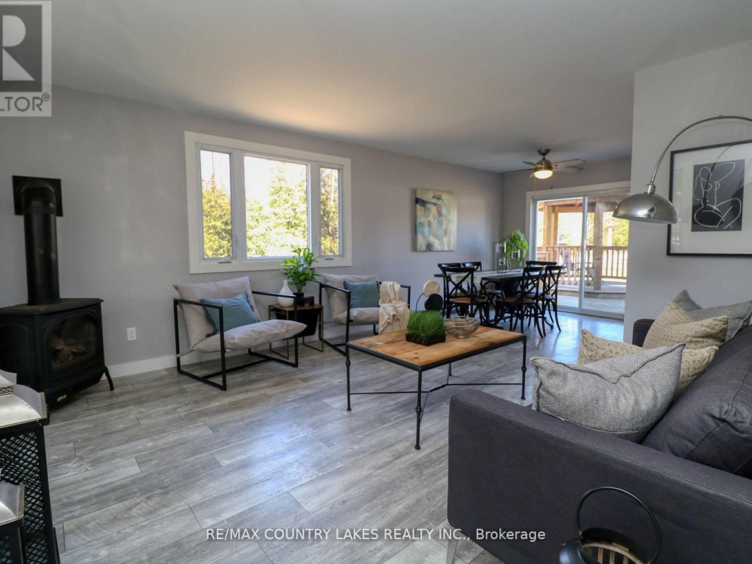 3 PINEWOOD BOULEVARD, Canal Lake