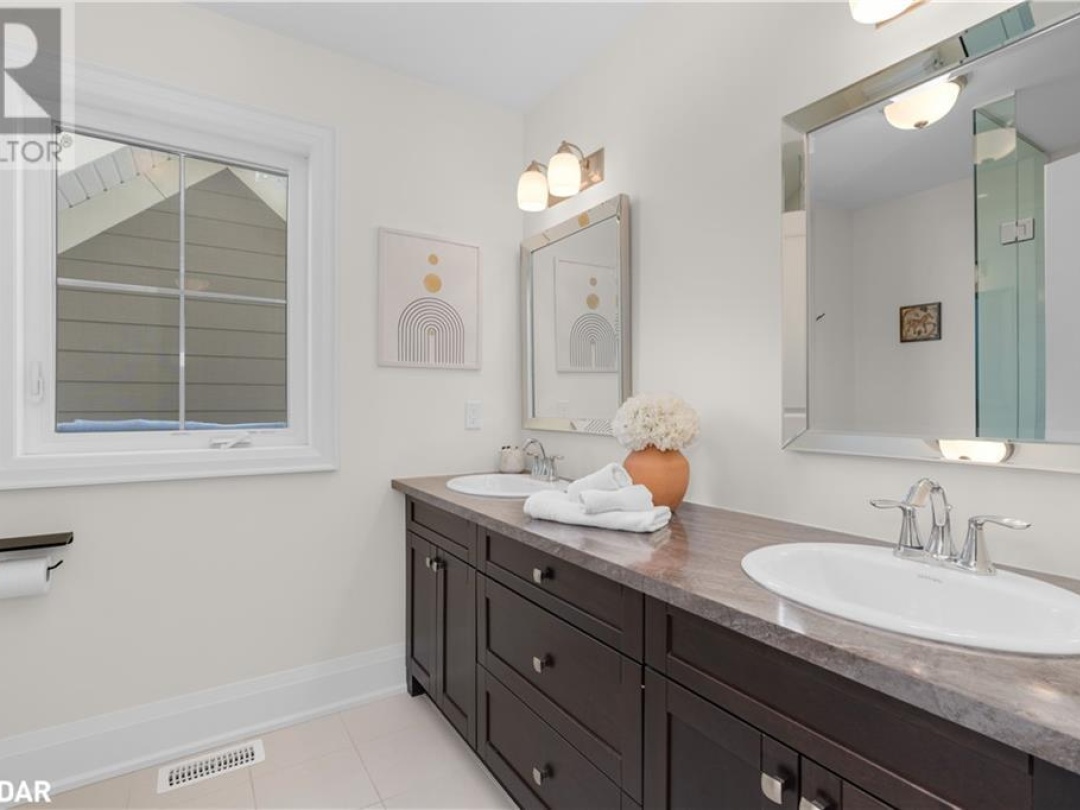 12 Thoroughbred Drive, Oro-Medonte