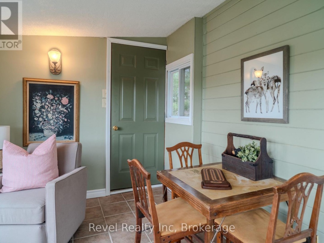 14 Swallow Road, Miller Lake