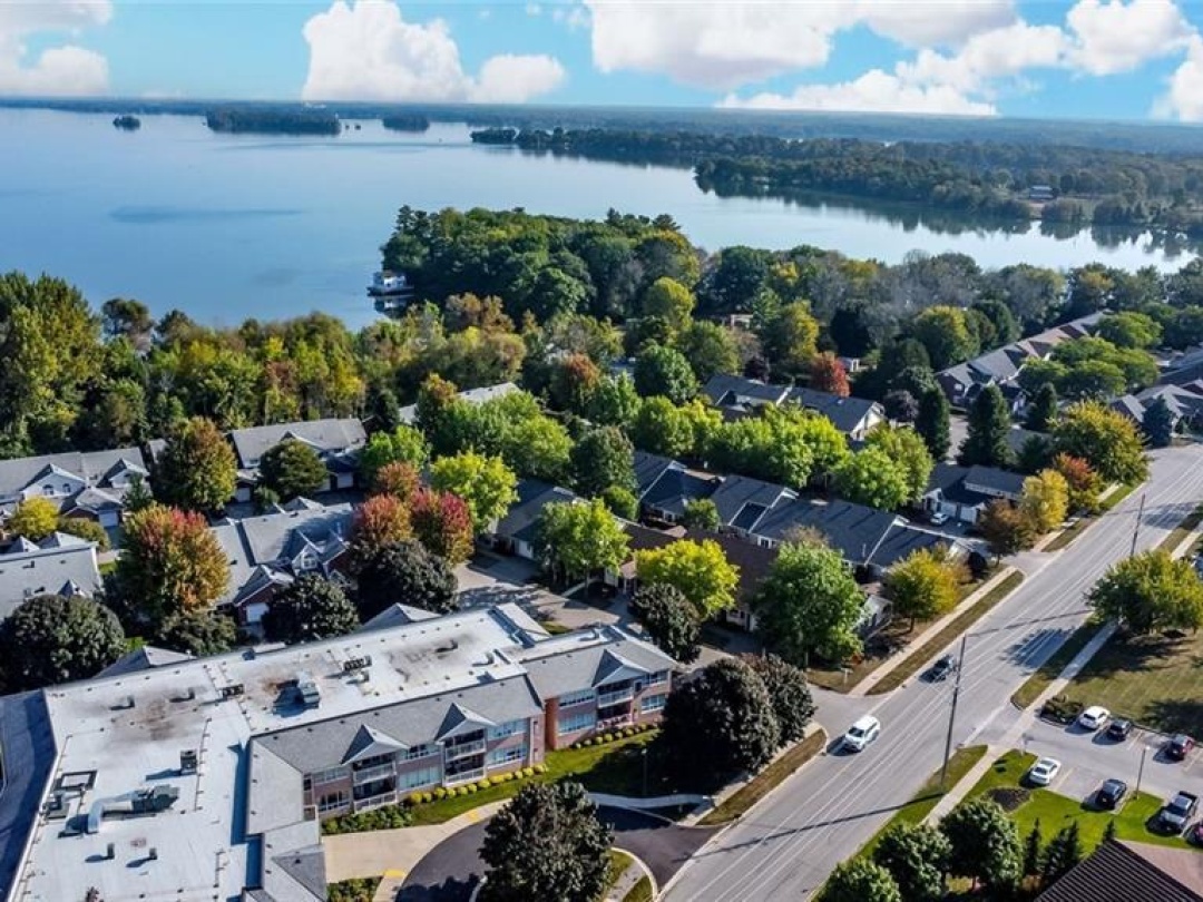 40 MUSEUM Drive Unit# 402, 