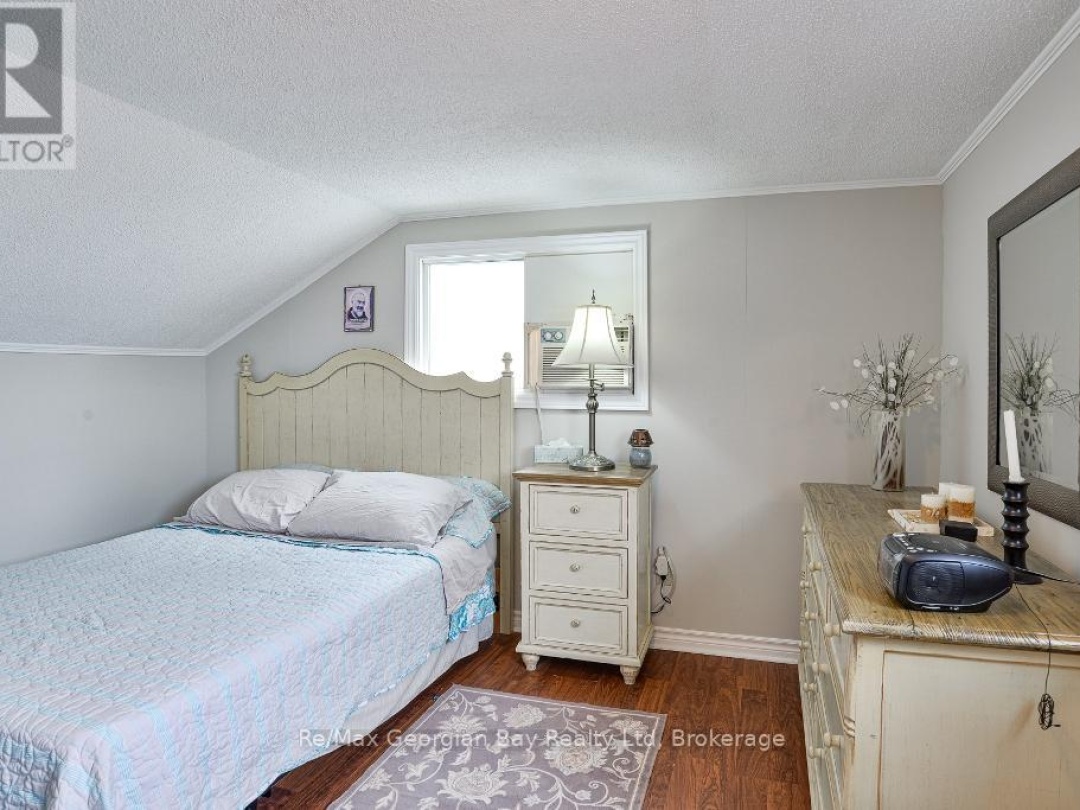 BEACH CHALET #3 - 1230 GRANDVIEW LODGE ROAD, 