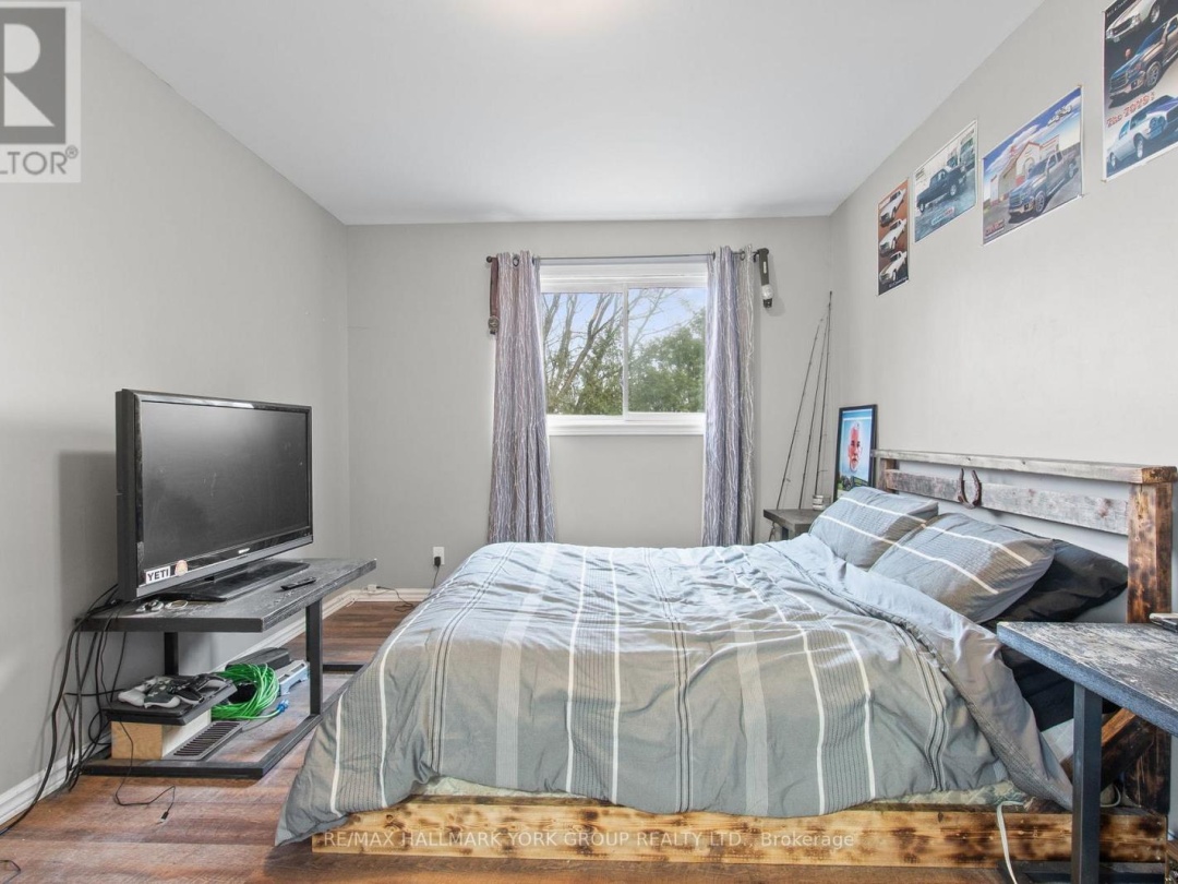 24115 Thorah Park Boulevard, Lake Simcoe