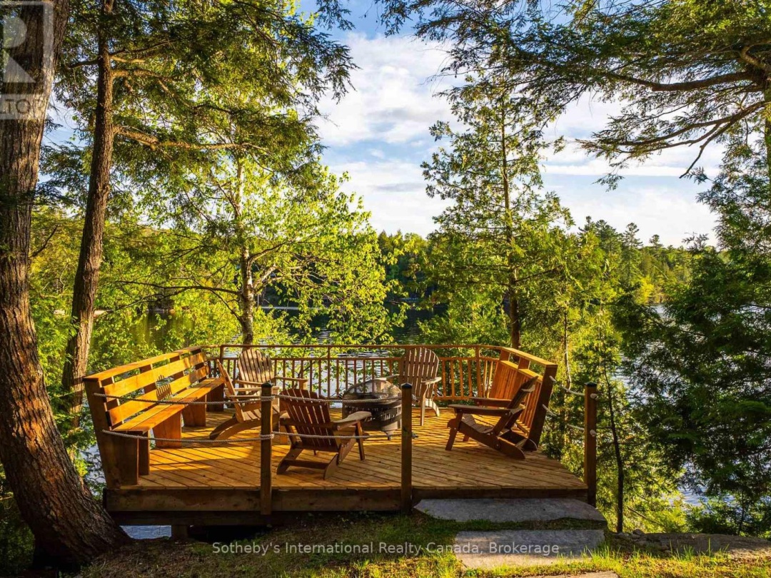 1075 ELMHURST LANE, Kennisis Lake