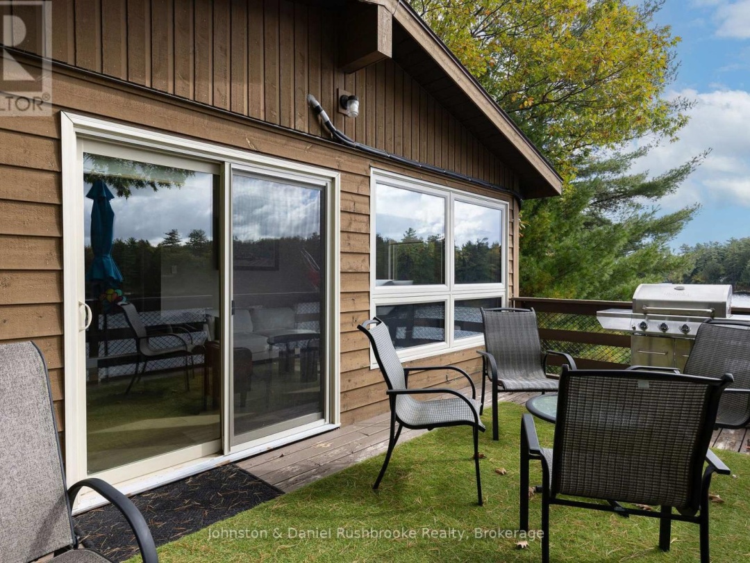 621 Peninsula Road, South Muldrew Lake