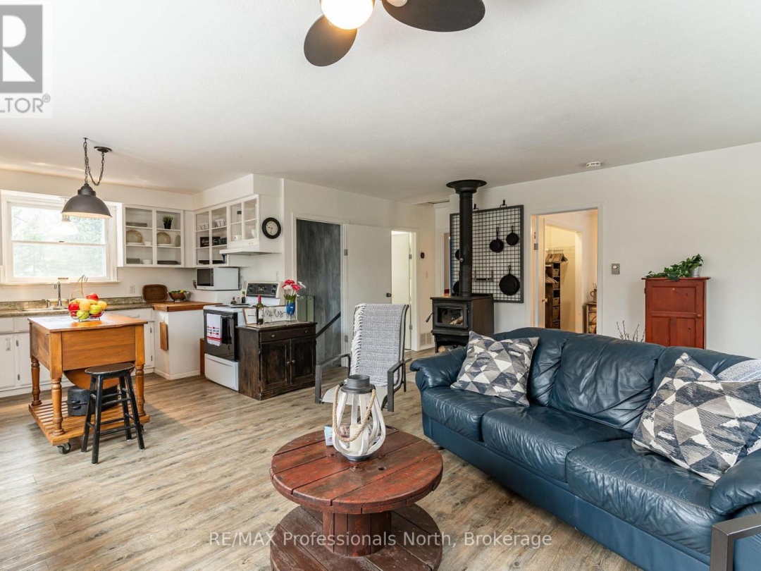 1010 Sturgeon Drive, Minden Lake