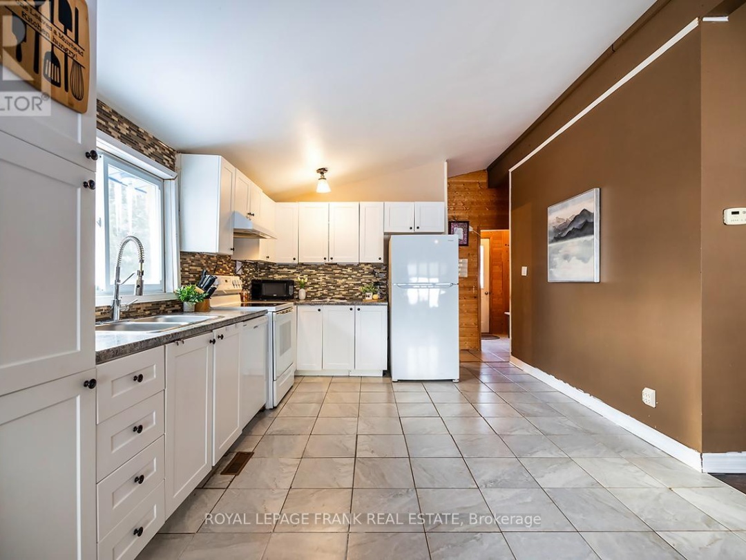 121 BALL POINT ROAD, Lake Scugog