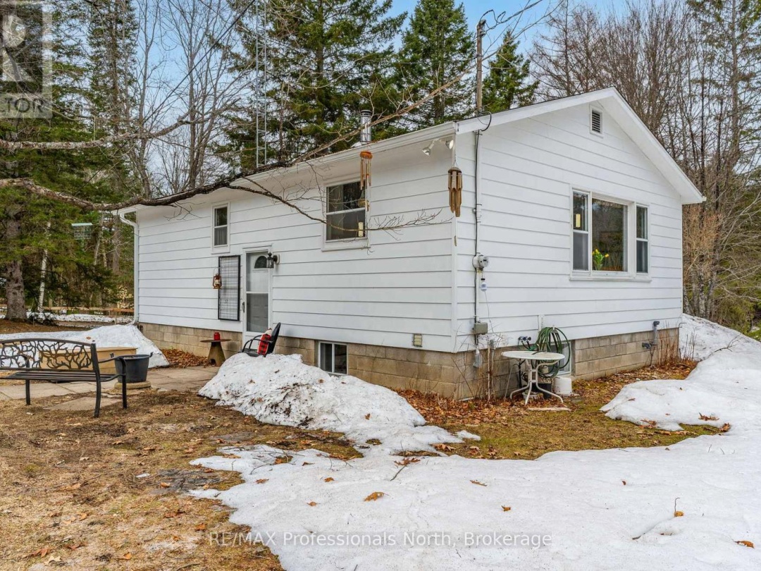 1010 Sturgeon Drive, Minden Lake