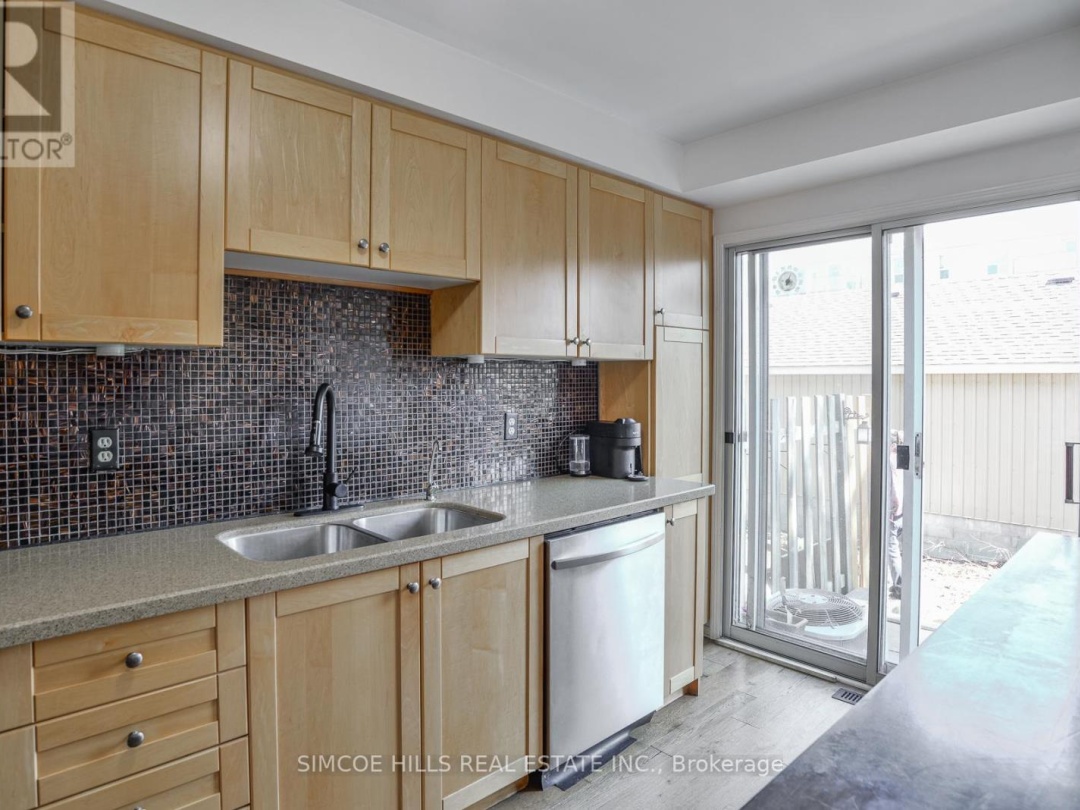 17 - 492 LACLIE STREET, 