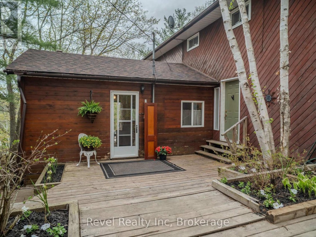 14 Swallow Road, Miller Lake