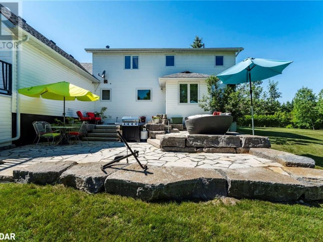 403 MOONSTONE Road E, 