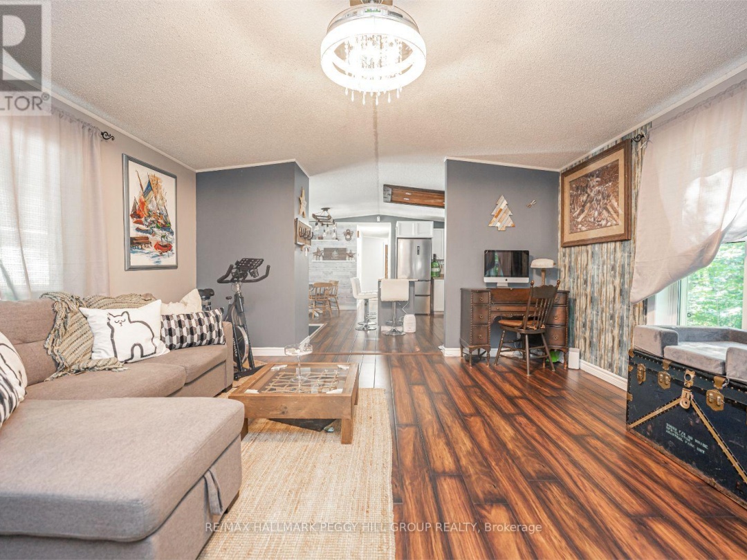 7498 Island Crescent, Black Lake