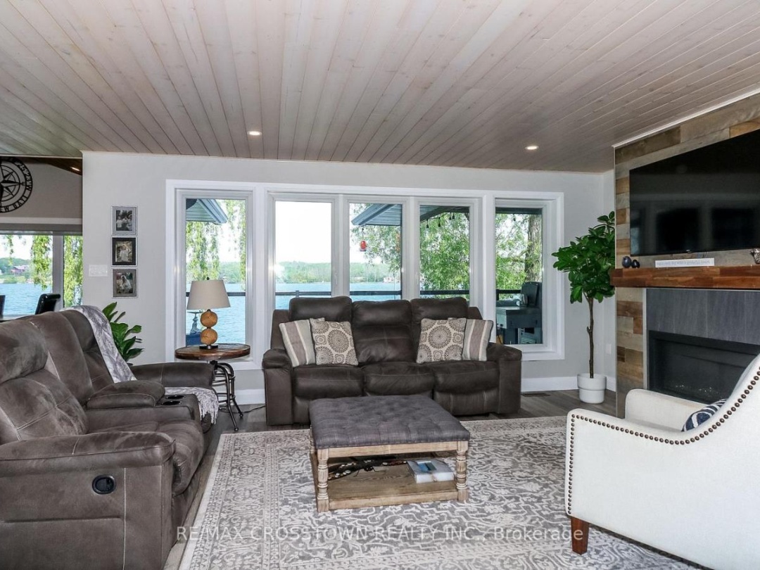 241 Eight Mile Point Road, Lake Simcoe