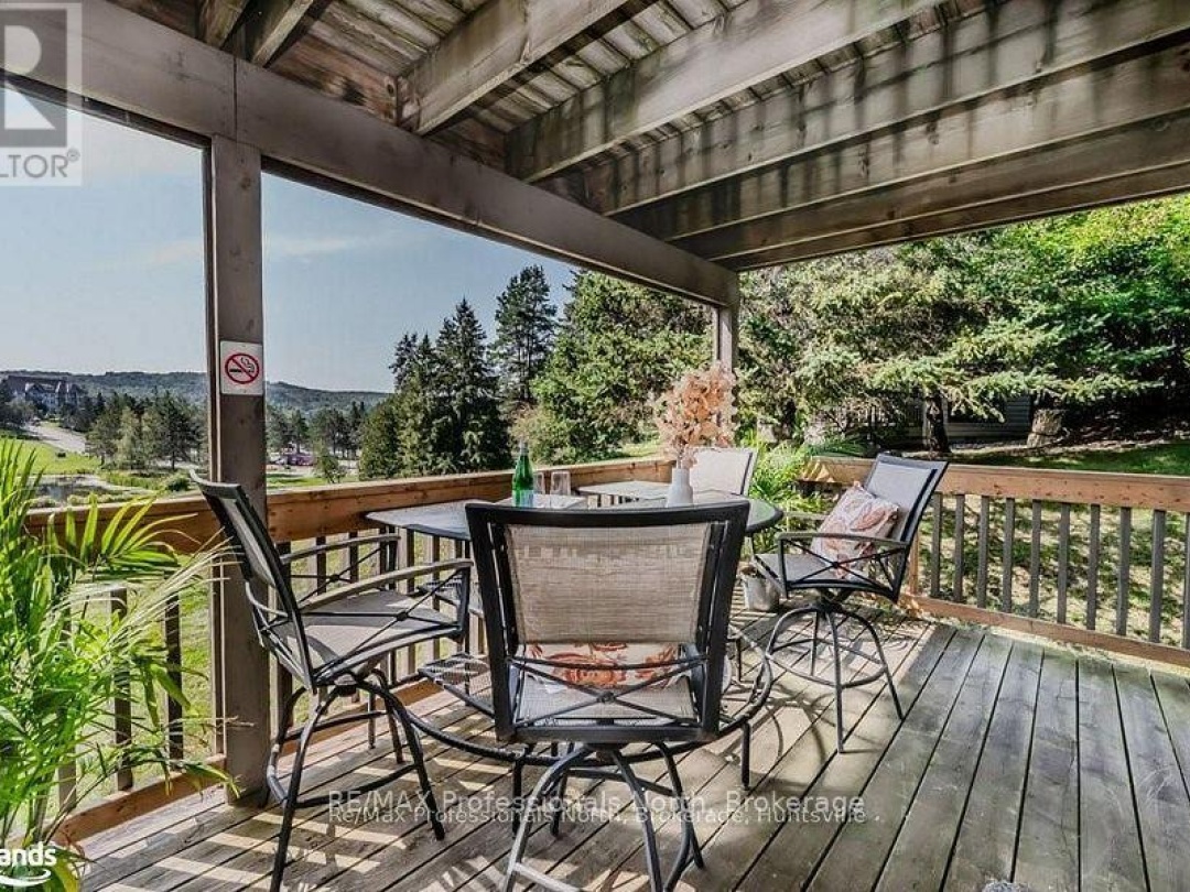 105 33 Deerhurst Greens Drive, Peninsula Lake