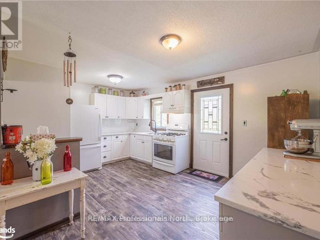 1026 DEWEY STREET, 