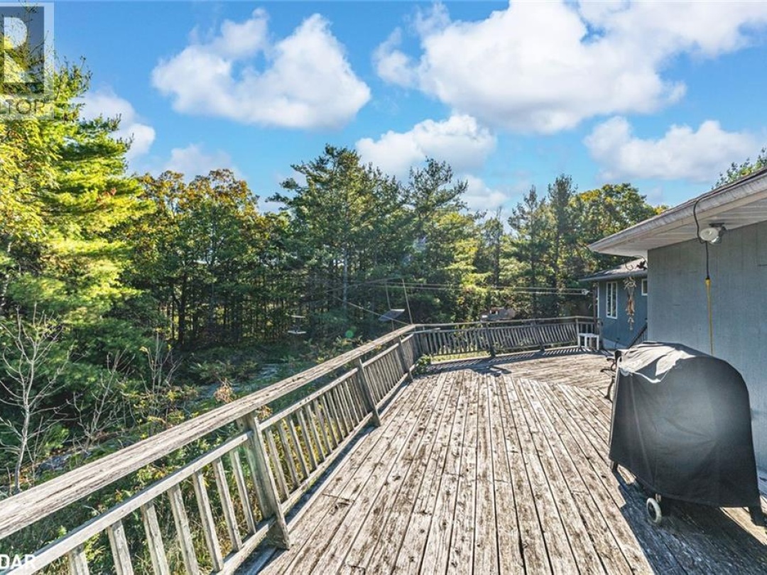 1564 HONEY HARBOUR ROAD, 