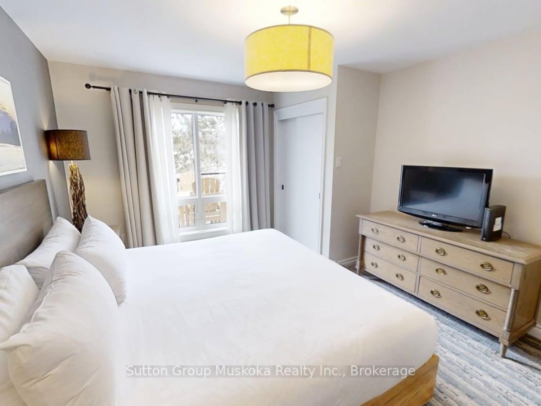 52-305 - 1235 DEERHURST DRIVE, Peninsula Lake