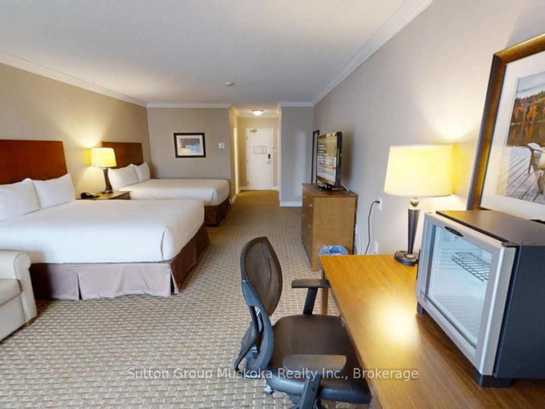 402 - 402 BAYSHORE - DEERHURST DRIVE, Peninsula Lake