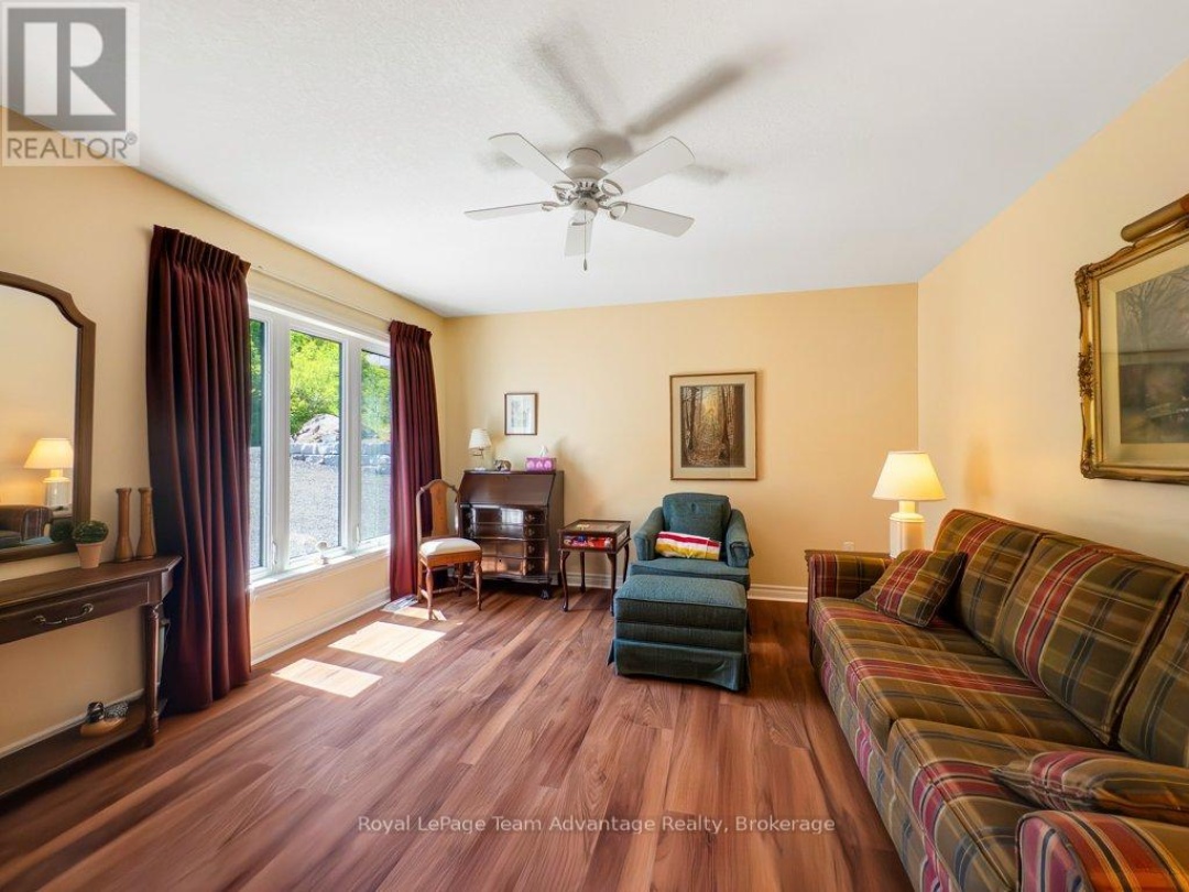 3 LYNDSEY LANE, Manitouwabing Lake