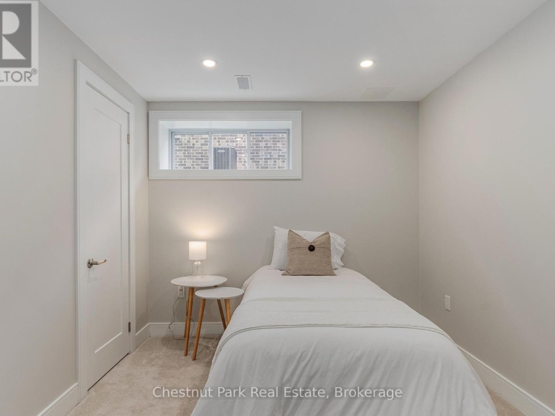 76 SELKIRK DRIVE, 