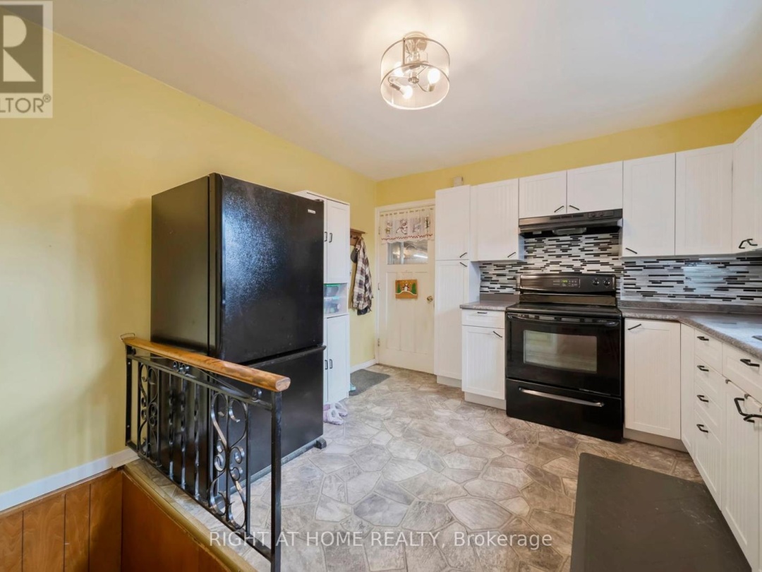 392 BAYVIEW PARKWAY, 