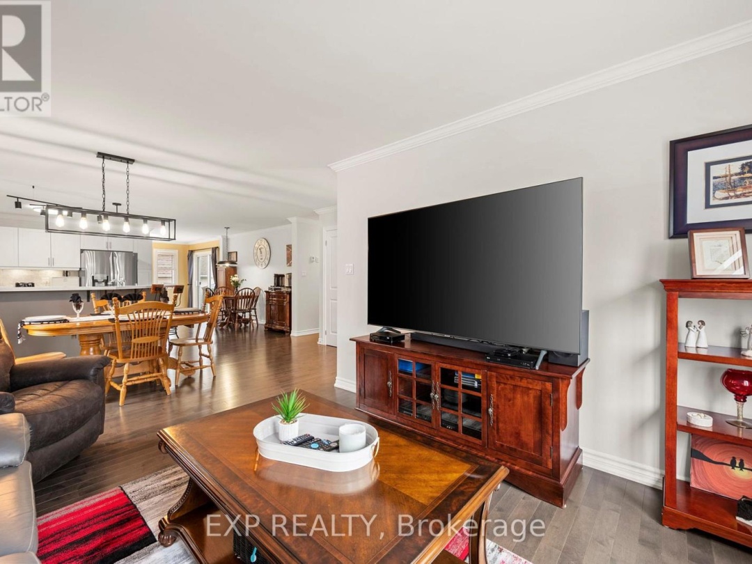 10 SINCLAIR CRESCENT, 