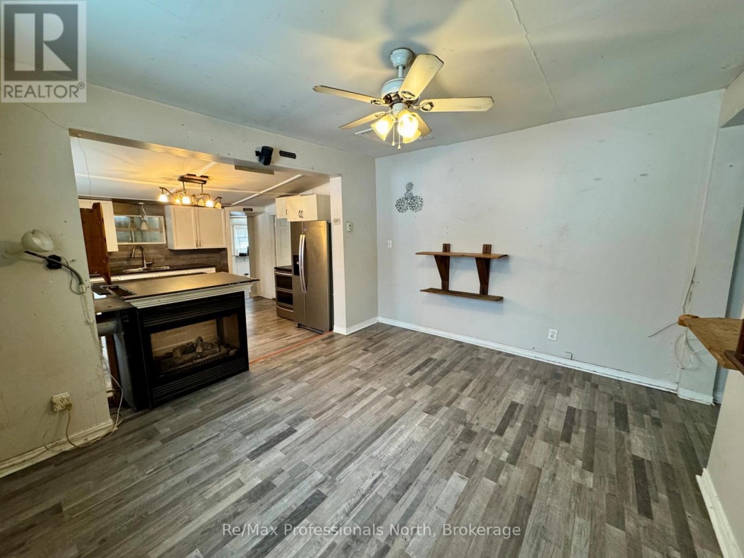 360 MUSKOKA BEACH ROAD, 