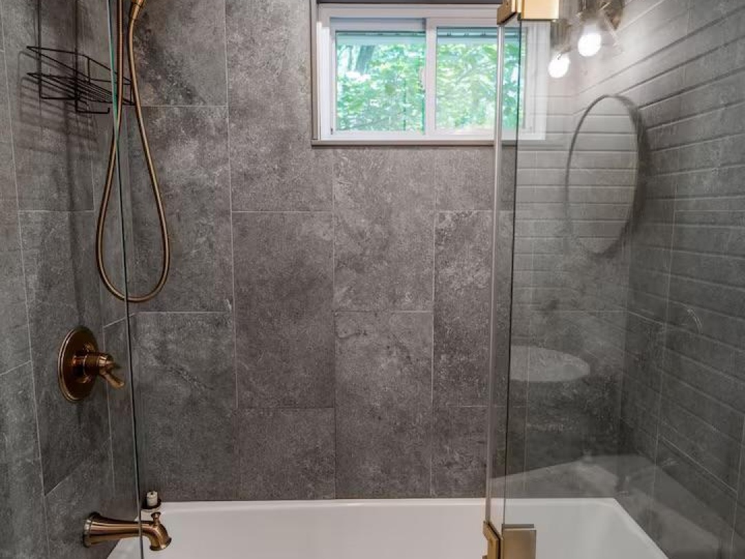 1040 OAK ROAD, Kahshe Lake