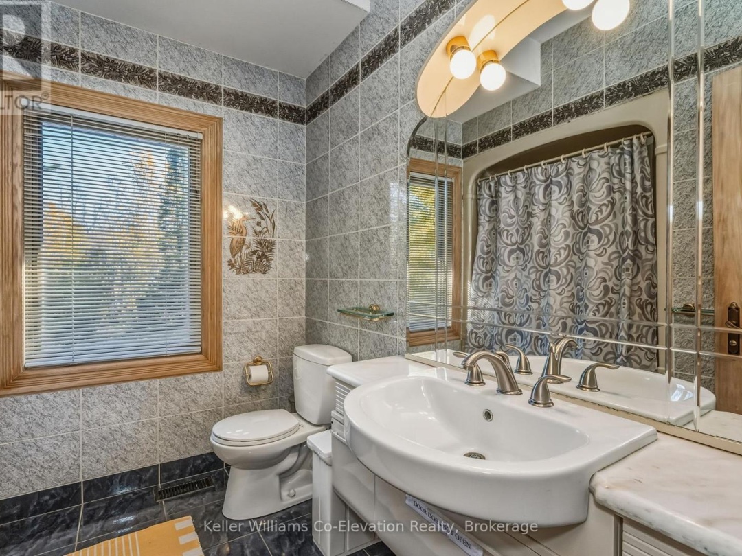 804 KINGS FARM ROAD, 