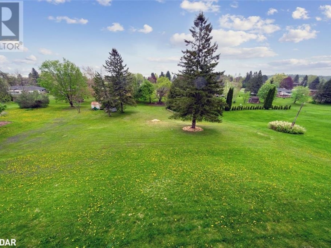 381 Country Club Circle, Pigeon Lake