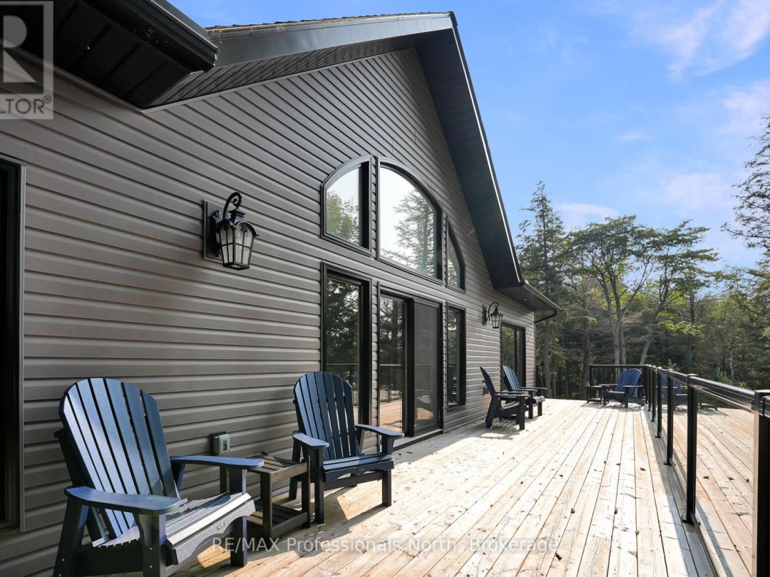 1034 Lone Wolf Crescent, Percy Lake
