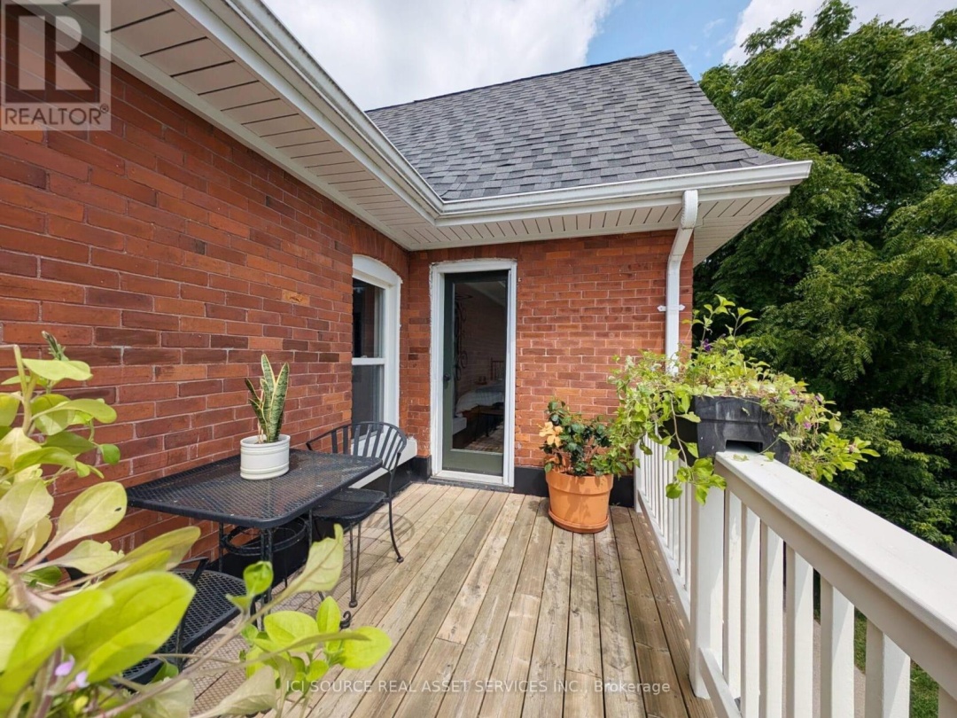 260 COLBORNE STREET W, 