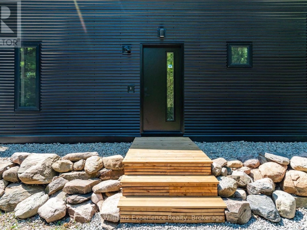 753 HONEY HARBOUR ROAD, 