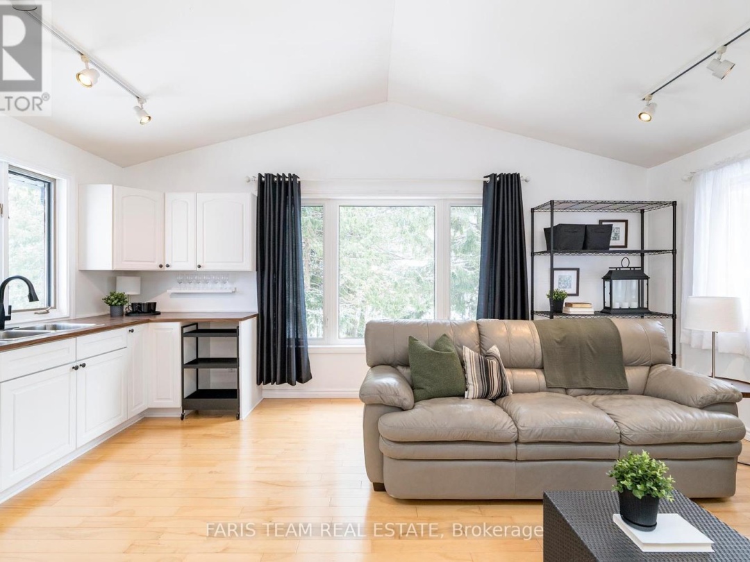 238 Robins Point Road, Georgian Bay