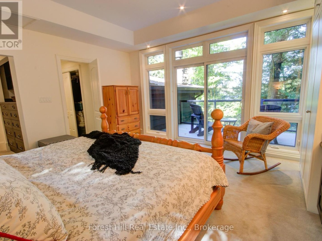 21 LAKEVIEW CRESCENT, 