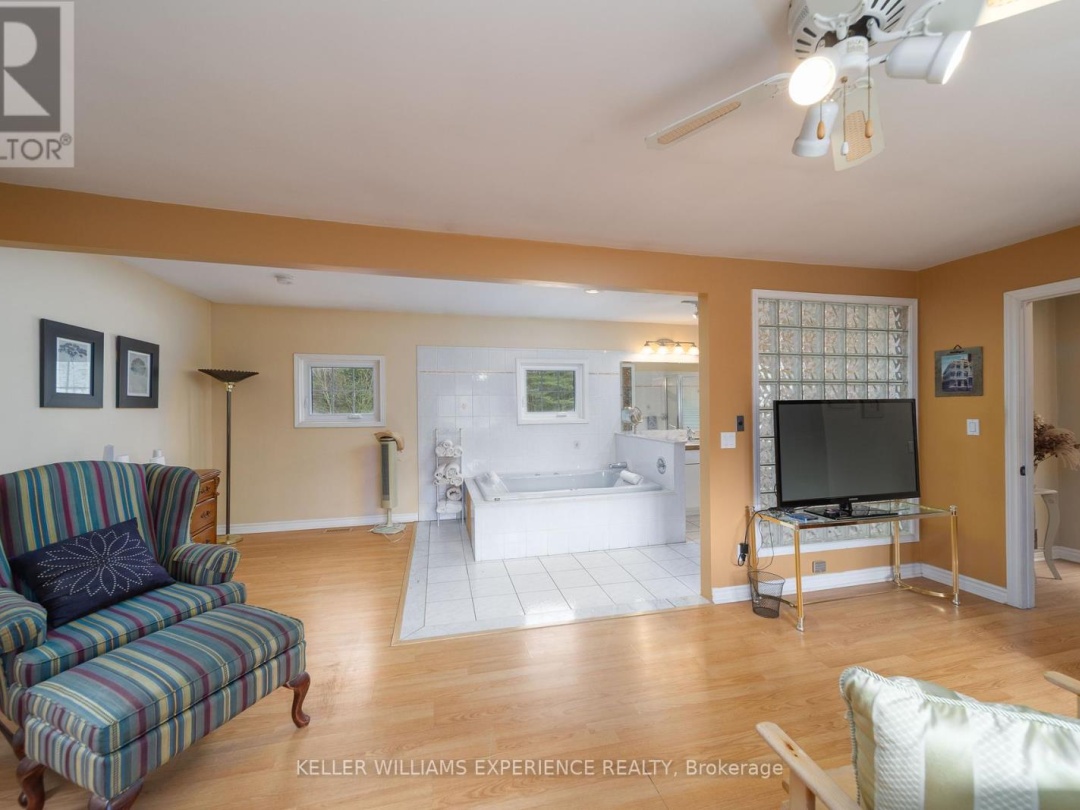 1936 Peninsula Point Road, Sparrow Lake
