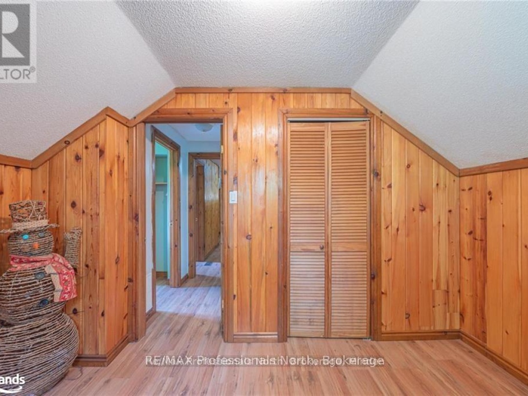 1026 DEWEY STREET, 