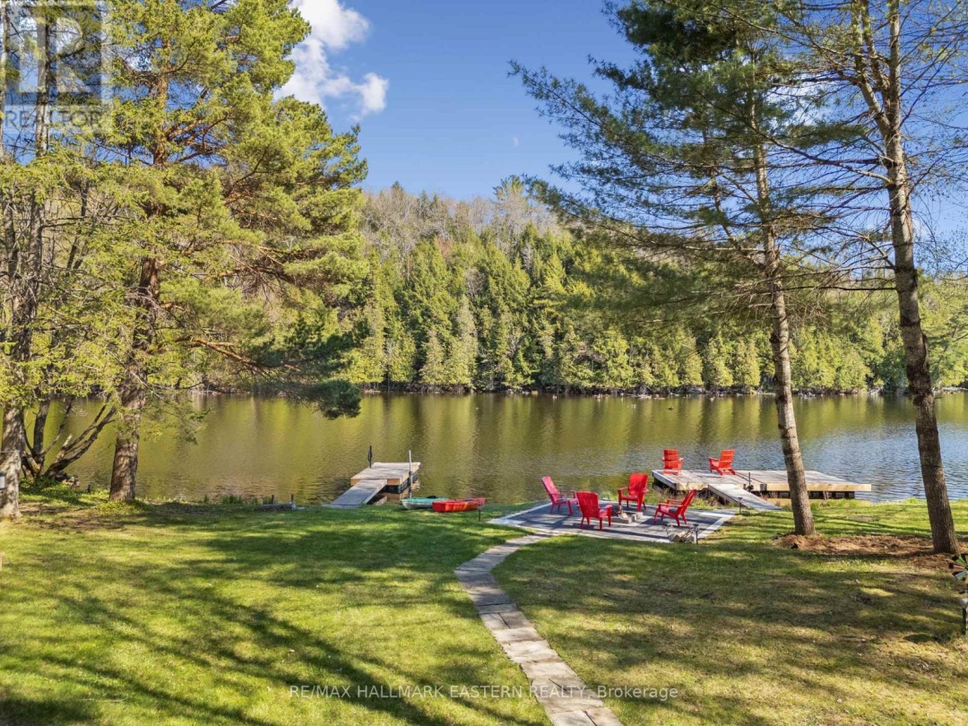 1025 Dickies Lane, Gooderham Lake