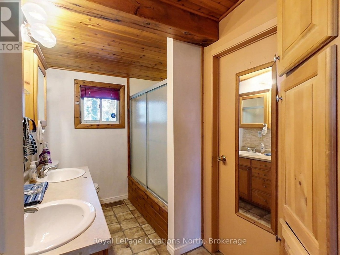 239 Monck Rd Cty 45, Young Lake