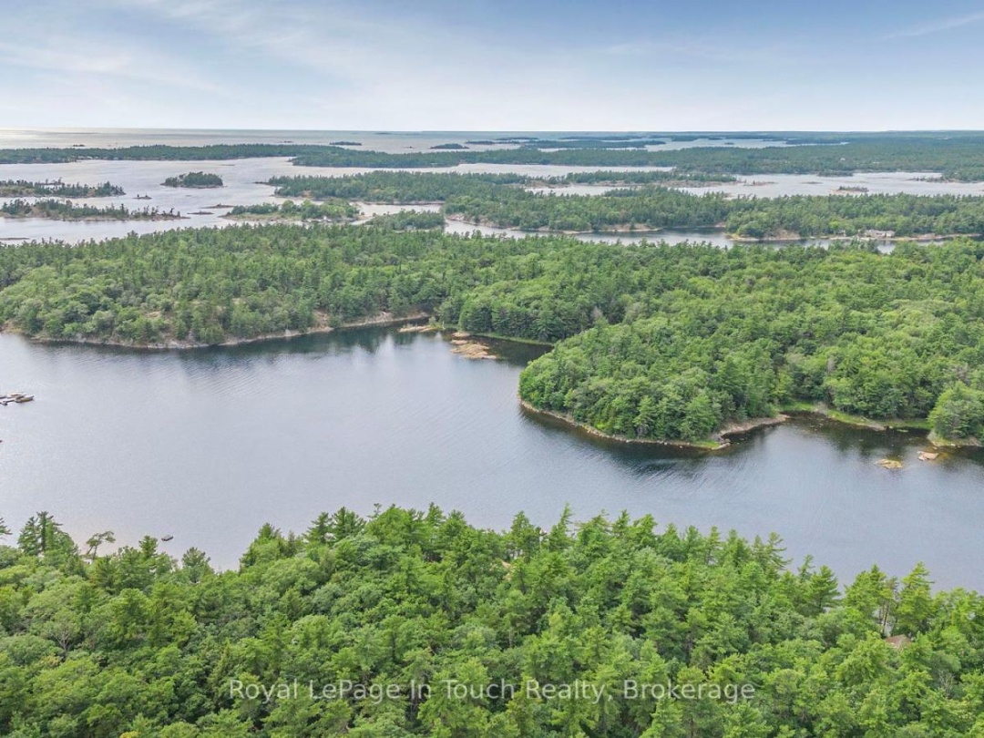 B207 10 Wahsoune Island, Georgian Bay