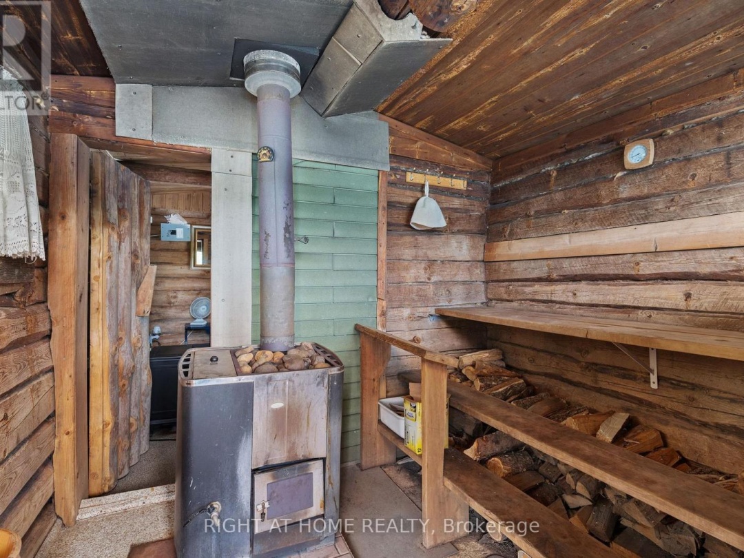 235 Loch Erne Road, Vowel Lake