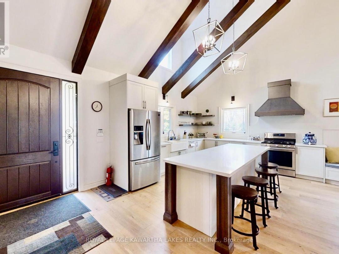 2501 Lakeshore Drive, Lake Simcoe