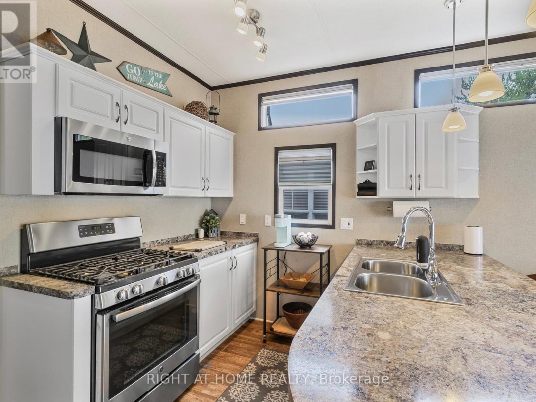 3500 Lauderdale Pt Crescent, Sparrow Lake