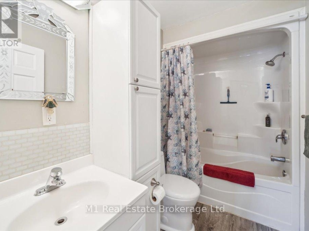 16A Hayhoe Road, Silver Lake
