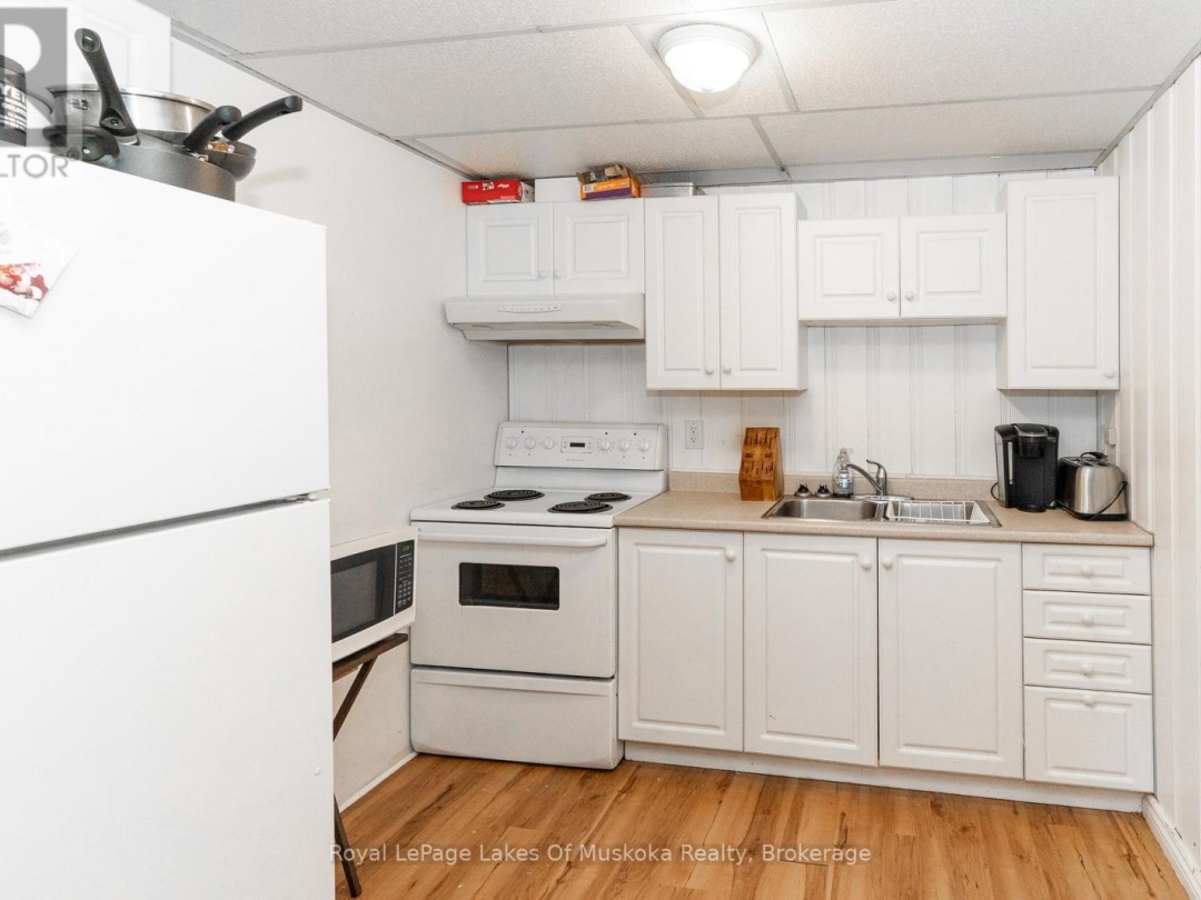 183 SANTAS VILLAGE ROAD, Muskoka River