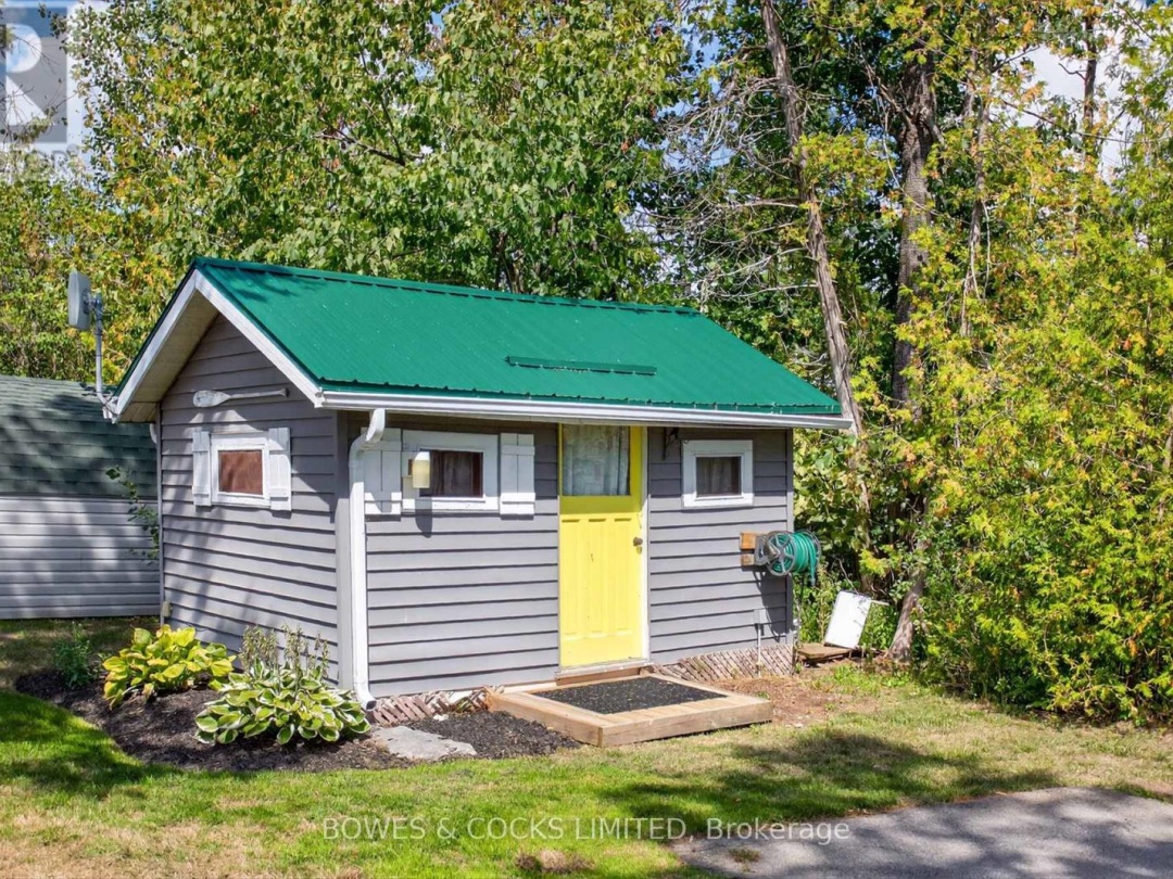 32 STURGEON GLEN ROAD, 